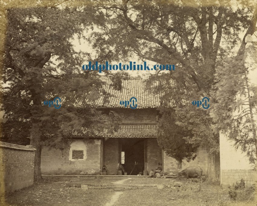 Baosheng Temple outer gate 1870