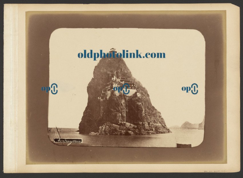 Little Orphan Island and Monastery, Yangtze River 1872