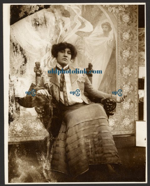 Female Model for the Cover of the Christmas Issue of the Journal 1903