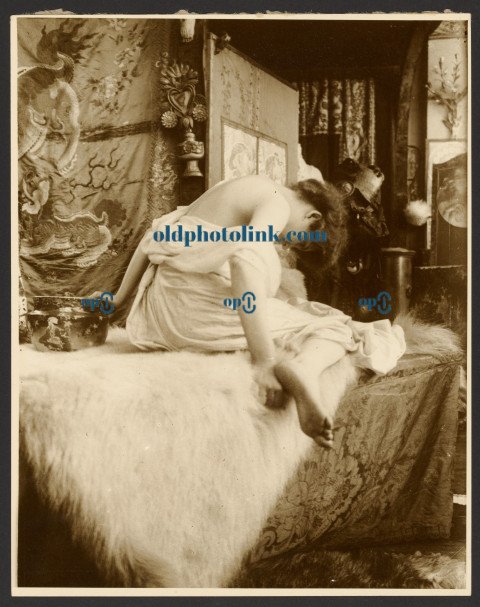 Female Model used in 1917 Bookplate for Vostrebal, Paris